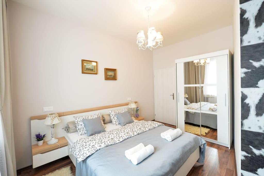 Oli Apartment Praga Esterno foto